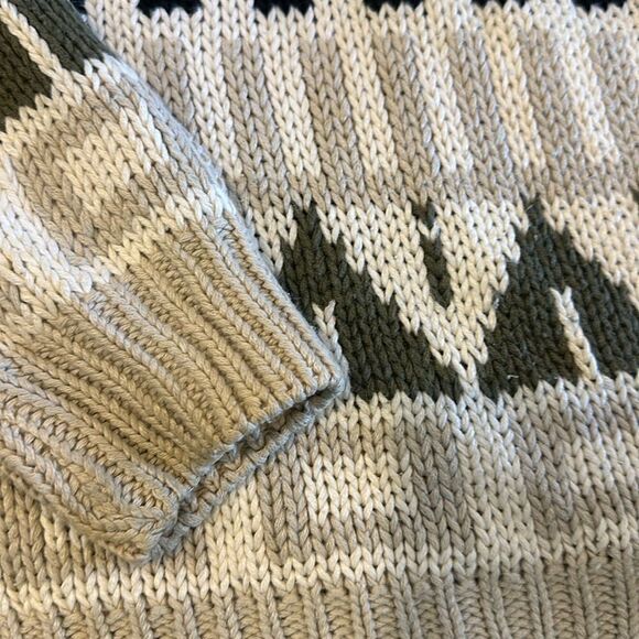 Claudia Barnes Women’s Tan & White Sweater with Shoulder Pads - Picture 6 of 7